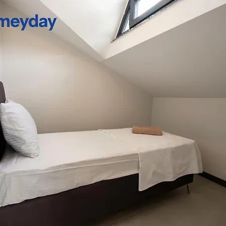 Whitestone Homes 아파트