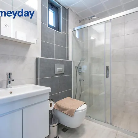 Whitestone Homes 公寓